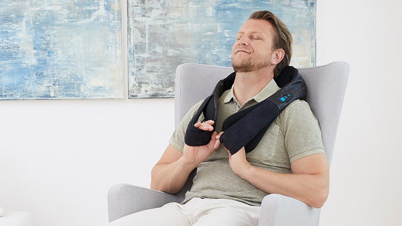 Masseur électrique pour le dos utilisé à domicile pour soulager les tensions du quotidien